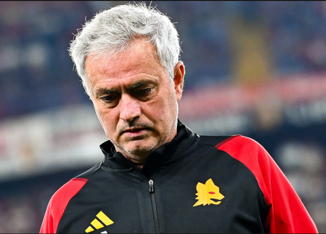 Jose Mourinho dipecat oleh AS Roma setelah dua setengah tahun bertugas dan Daniele De Rossi ditunjuk sebagai penggantinya