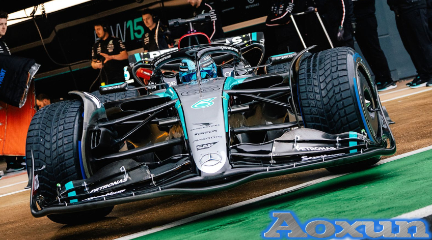 Mercedes meluncurkan mobil Formula 1 2024 berpenampilan baru, W15, dalam upaya mereka 'mendaki gunung' dan menantang Red Bull